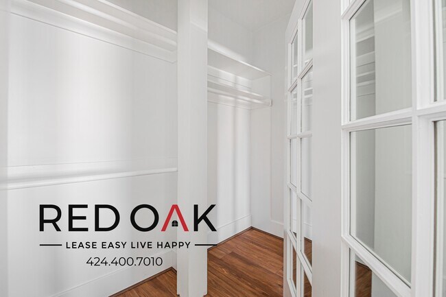 Building Photo - 6533 Hollywood Blvd