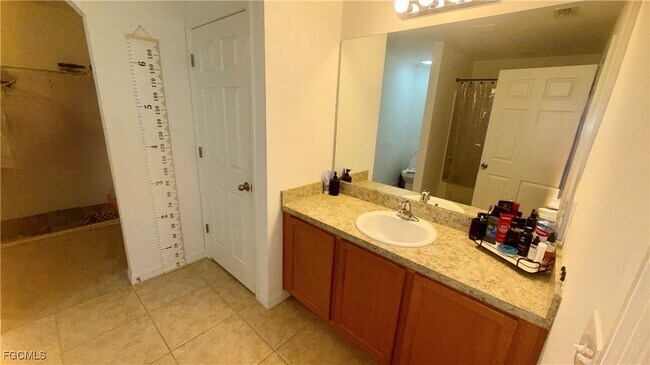 Building Photo - 313 Shadow Lakes Dr