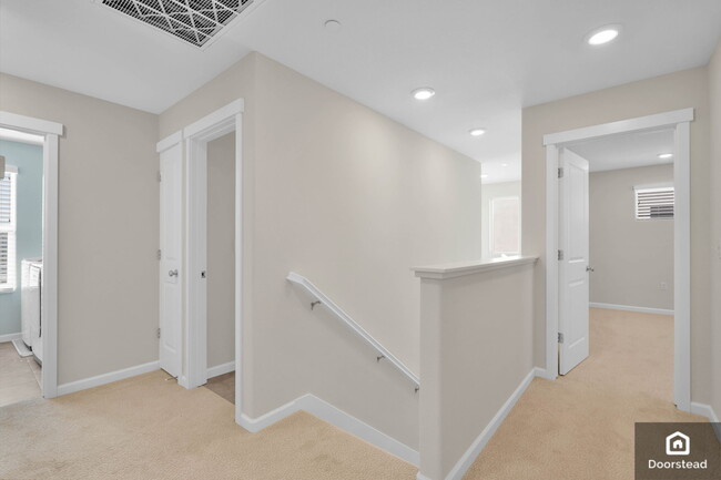 Building Photo - 5587 Saddle Rock Ln