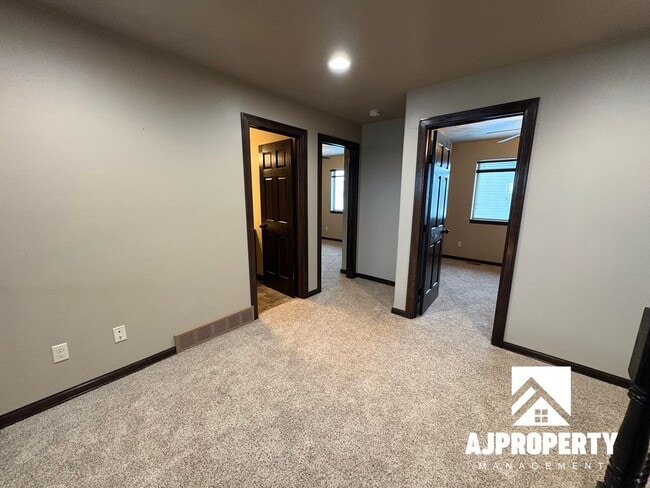 Building Photo - 9402 W Broek Dr