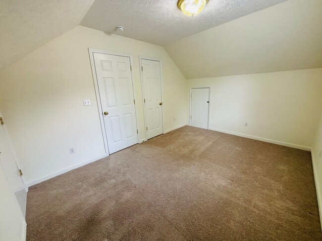 Building Photo - 206 Reynolds Ave