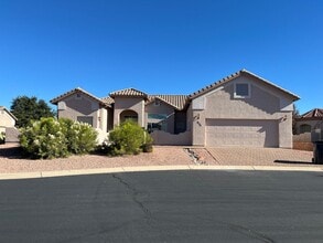 Building Photo - Elegant, spacious 3/2.5 home in gated LaPrivada