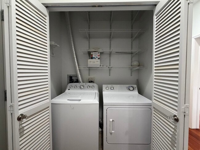 Building Photo - 1730 N Western Ave