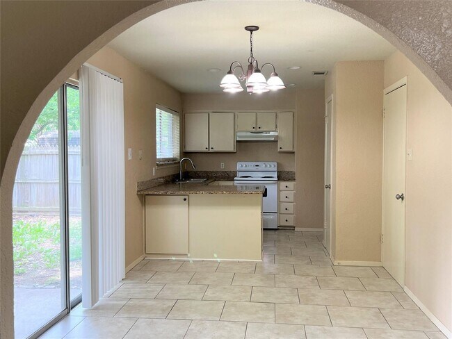 Building Photo - Beautiful 3-Bedroom Home
