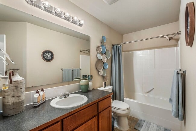 Building Photo - Beautiful 3-bed/2-bath Orting Home in Rive...