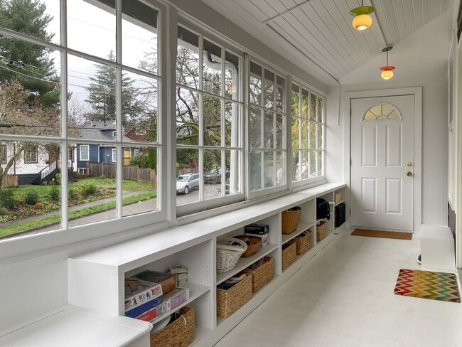 Building Photo - 5Bd/2Ba Seattle Home