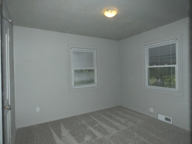 Building Photo - 5100 NE Marvin Rd