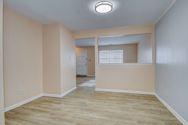 Building Photo - TOWNHOME FOR RENT - HAMPTON!