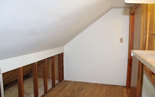 Building Photo - 3 Bed 1.5 bath Single Family Home