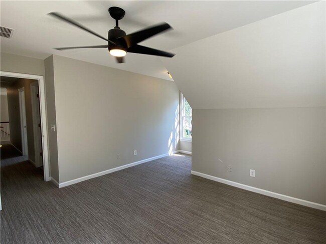 Building Photo - 612 Braidwood Dr NW