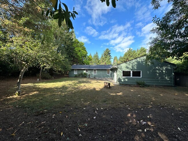 Building Photo - Burien - Recently Renovated 2 Bedroom / 1.5 Bath with Normandy Park Beach Rights
