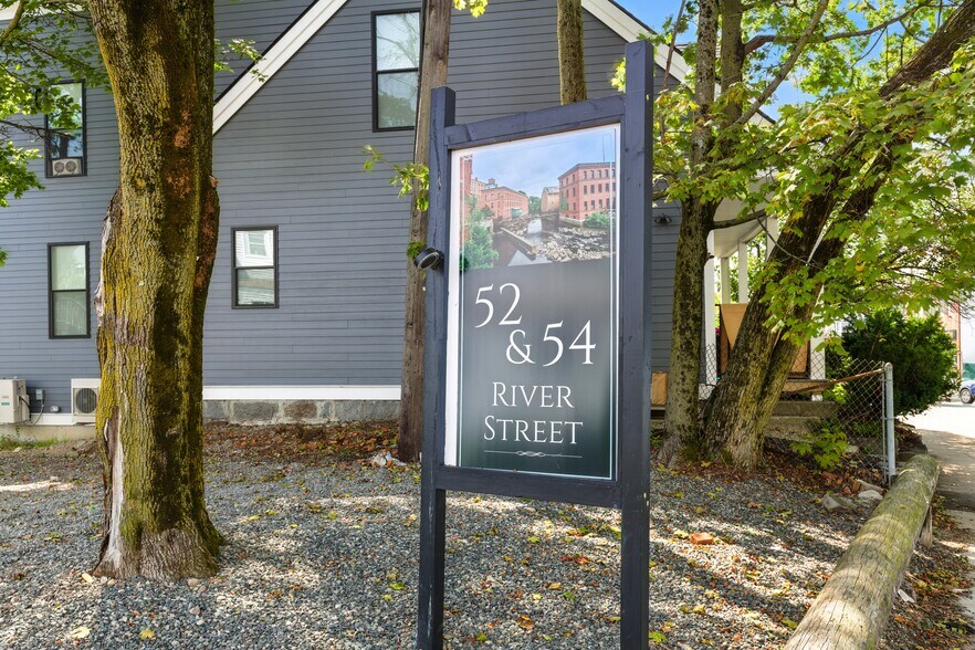 Primary Photo - 52R River St