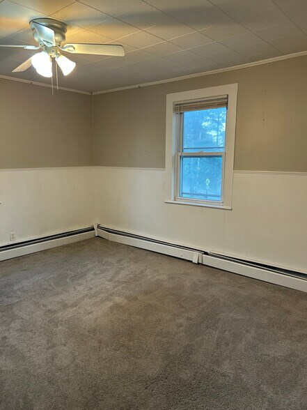 Building Photo - 28 1/2 Grove St