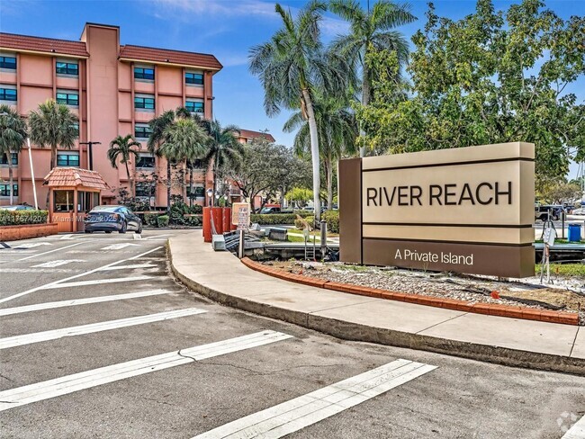 Building Photo - 1101 River Reach Dr