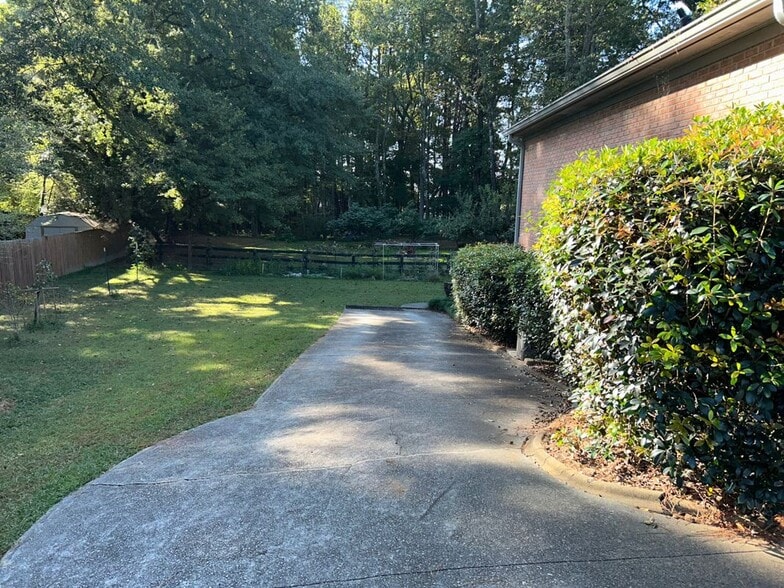 Building Photo - 4079 Sardis Church Rd