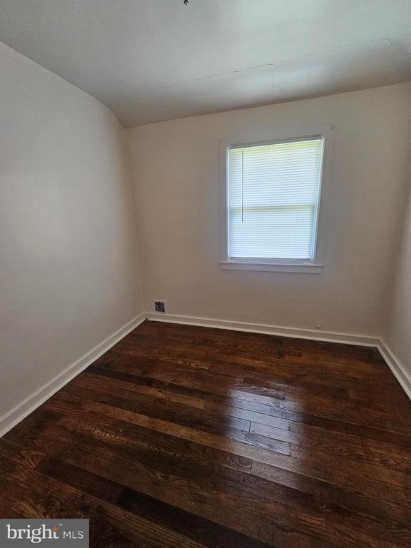 Building Photo - 305 Delaware Cir