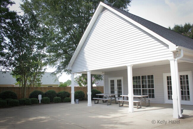 Building Photo - Beautiful 2 Bedroom in Simpsonville