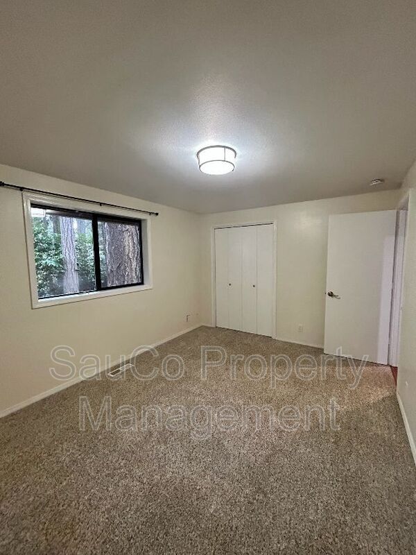 Building Photo - 515 SE 26th Ave