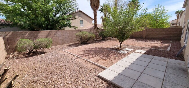 Building Photo - Beautiful former Model Home located near S...