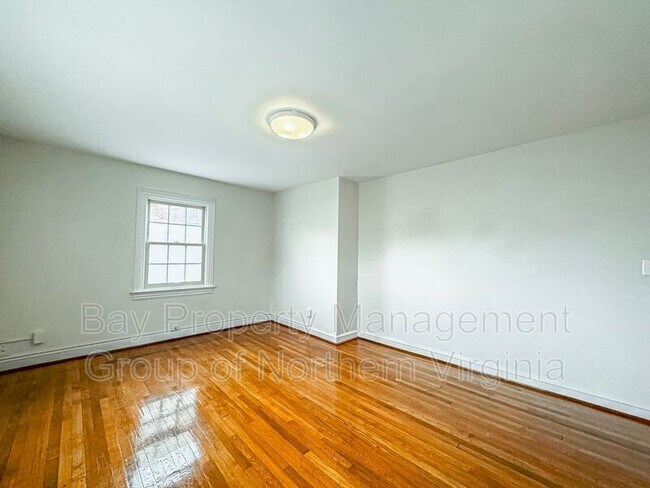 Building Photo - 4412 Volta Pl NW