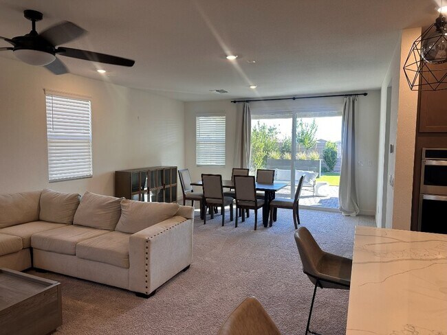 Building Photo - 10114 Blue Cereus St