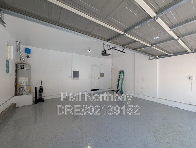 Building Photo - 564 Primitivo Ct