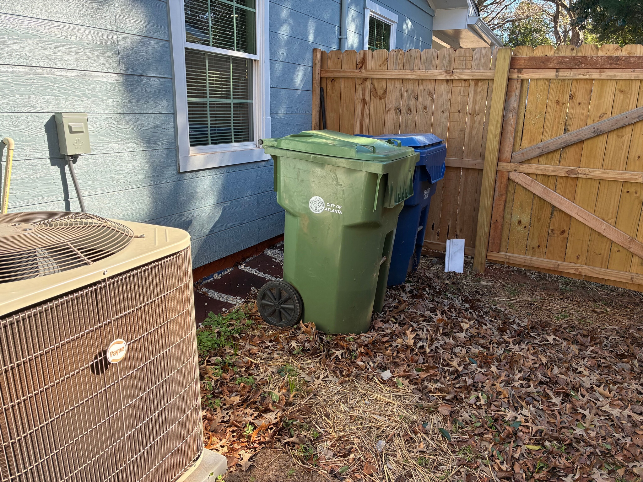 Building Photo - Room in House on Lincoln St SW