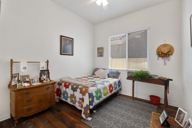 Building Photo - Beautiful Golf Course Home in Solera at Apple Valley (55+ Community)