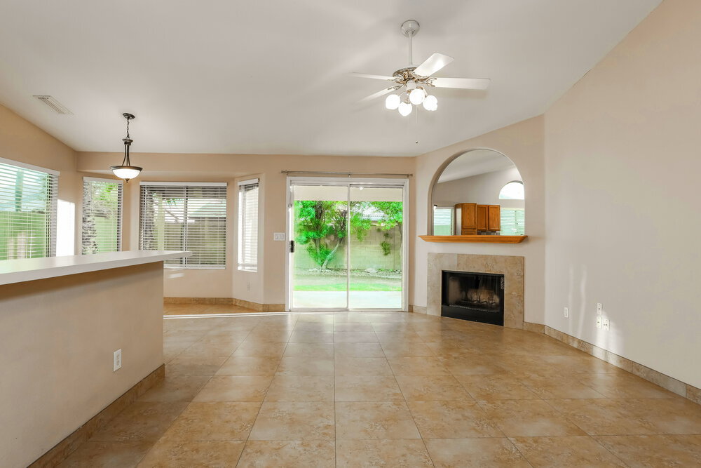 Building Photo - 1625 E Sheffield Ave