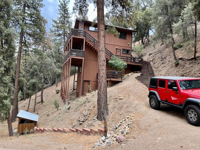 Building Photo - Cozy 3-Bed 2-Bath Cabin-Style Home Nestled...