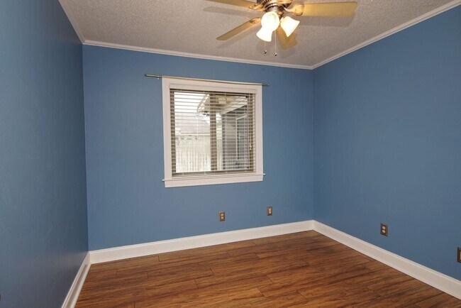 Building Photo - Great 3 Bedroom 2 bath home in Central Nic...