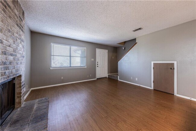 Building Photo - 8106 Dunn St
