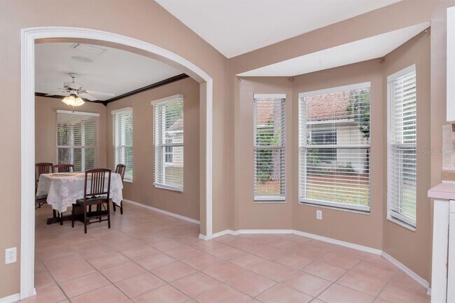 Building Photo - 314 Fountainview Cir
