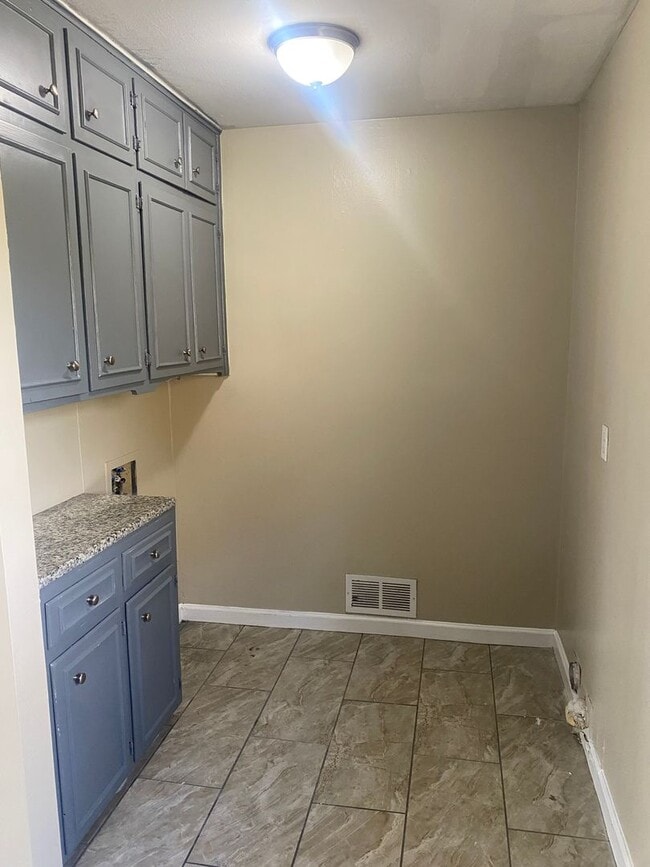 Building Photo - Bright & Spacious 4BR/2BA Home in Birmingham