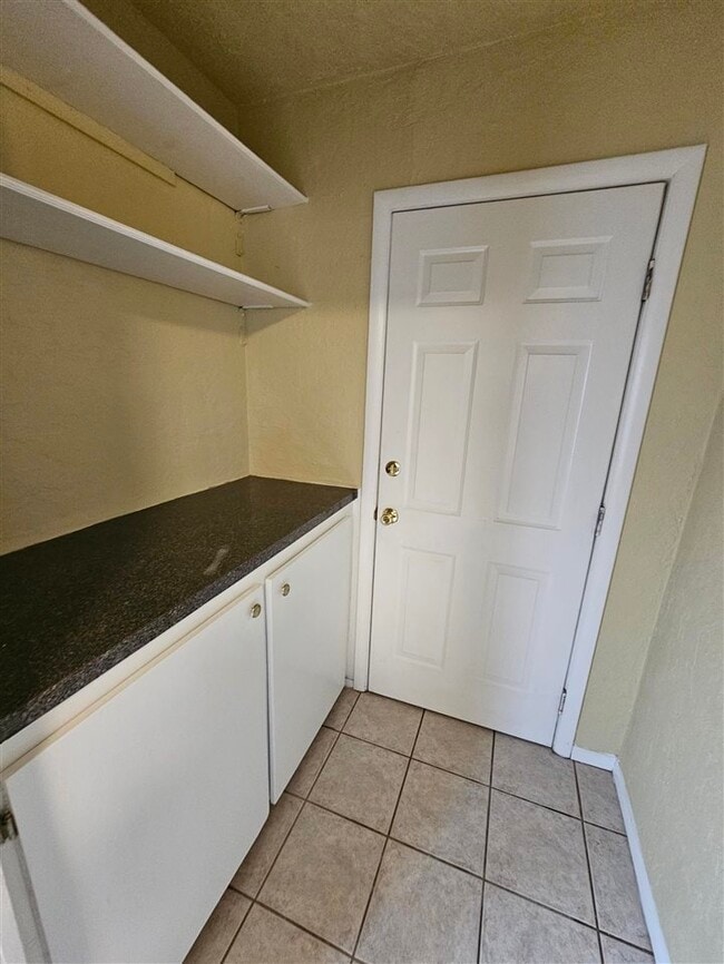 Building Photo - 909 NW Bell Ave