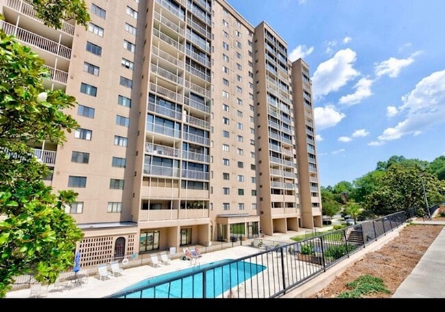 Building Photo - Newly Renovated Condo Located In Highly Desirable Area Of Forest Acres!