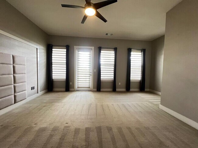 Building Photo - 2520 Bluebonnet Ln