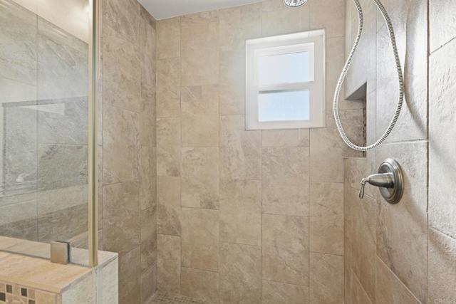 Building Photo - 819 Daphne Ct