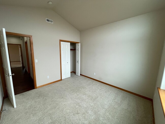 Building Photo - Amazing family home in the perfect location!