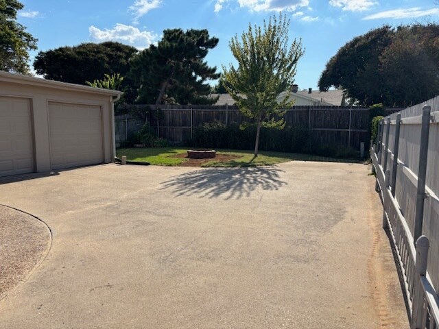 2 Car Garage Private Yard - 4715 Ranch View Rd