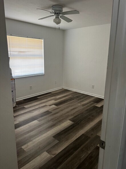 Building Photo - 3950 SE 19th Ave