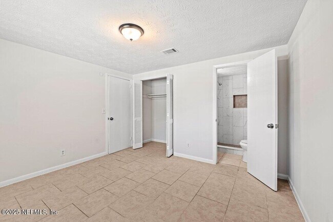 Building Photo - 4504 Lincrest Dr S