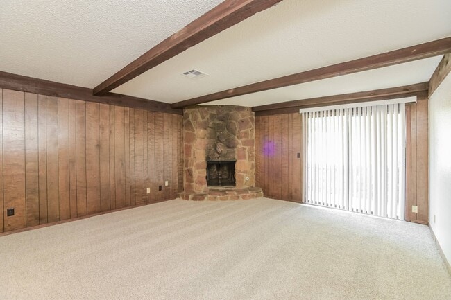 Classic unit living room (10FB10) - Vines at Eleanor