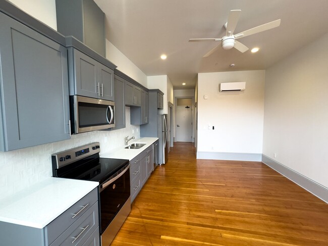 Building Photo - WINTER SPECIAL - NEWLY RENOVATED DOWNTOWN SALEM STUDIO