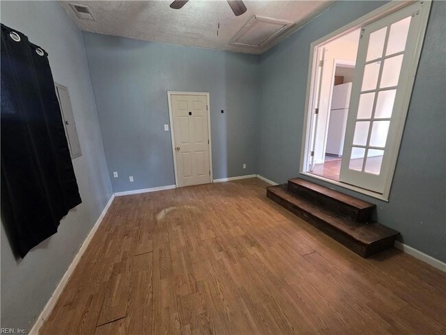 Building Photo - 618 Beach View St