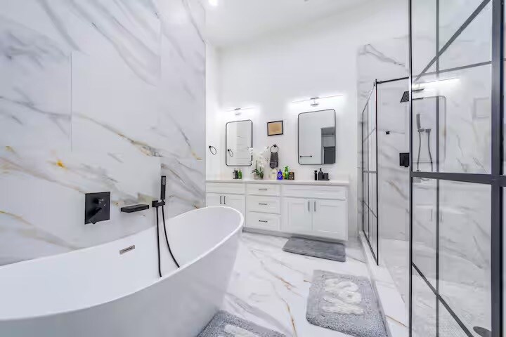 primary bathroom - 2802 Campbell St