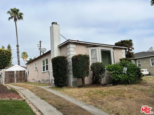 Building Photo - 1829 S Fairfax Ave