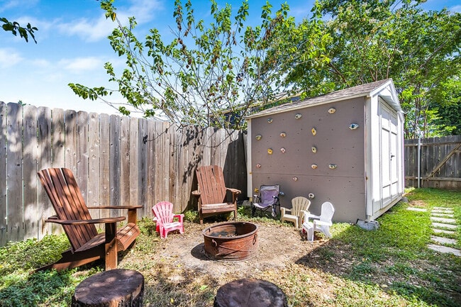 Building Photo - 904 Melted Candle Cove