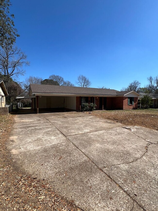 Building Photo - Southern Hills!