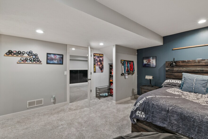 Building Photo - 4606 S 184th Plz